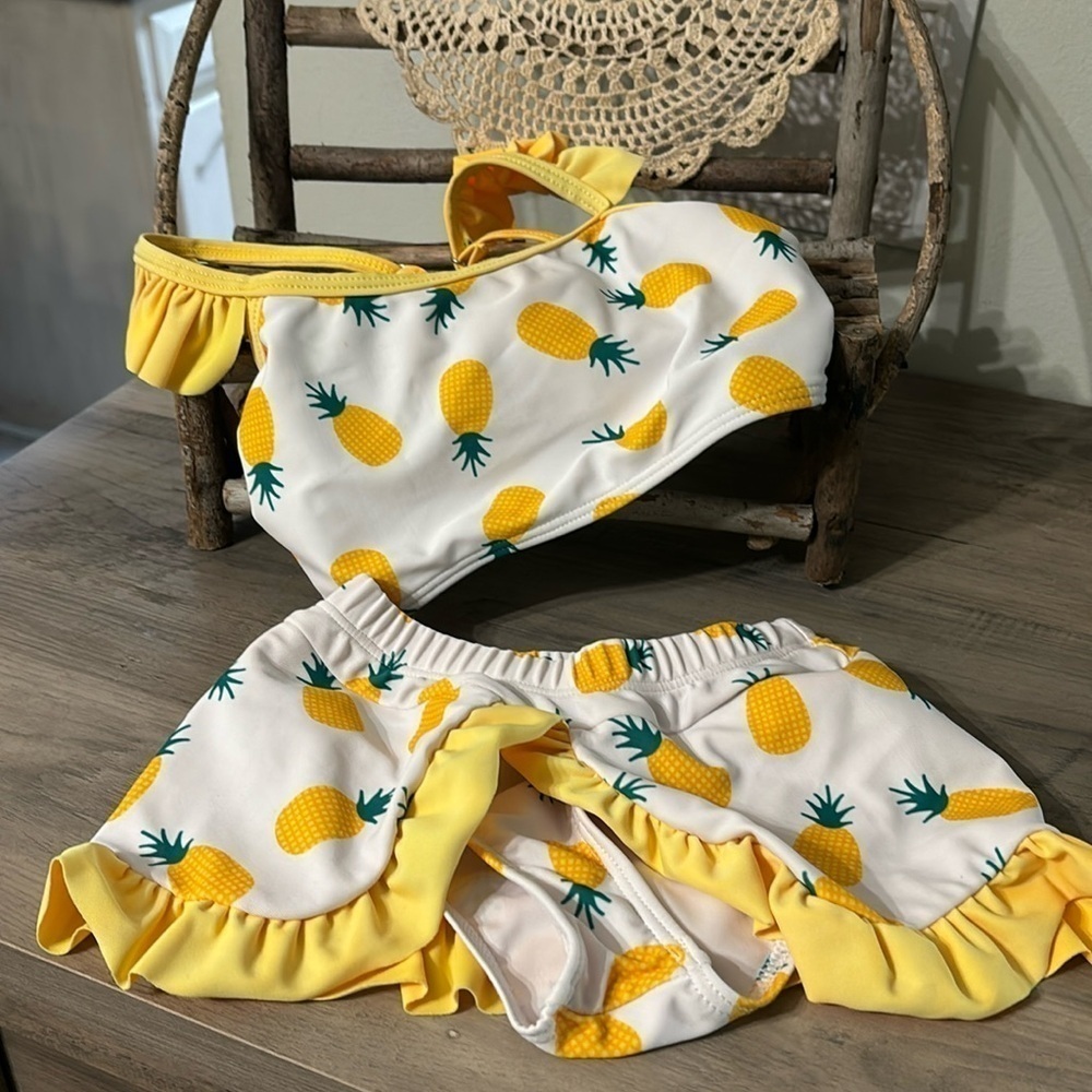 EUC! TODDLER GIRL'S SIZE 100 (3T) PINEAPPLE RUFFLE SKORT SWIMSUIT W/BIKINI TOP